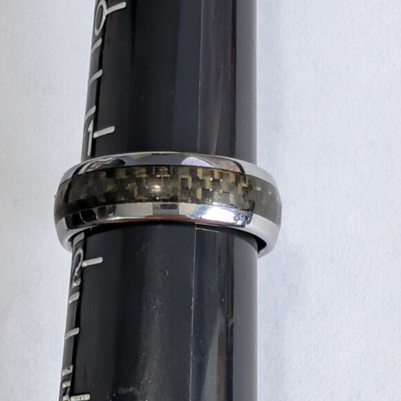 Mens Tungsten Ring Size 11.5 With Carbon Fiber Inlay - Picture 2 of 13